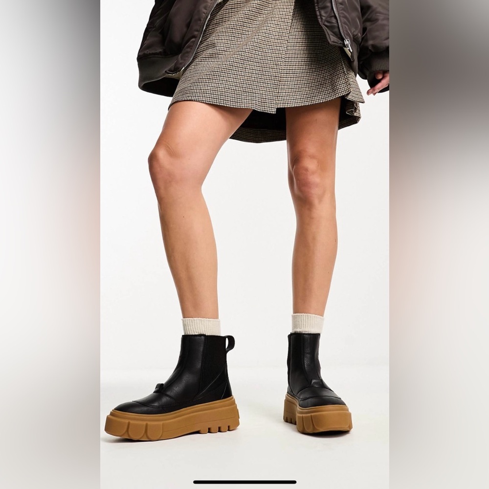 Sorel Black and Brown Ankle Boots